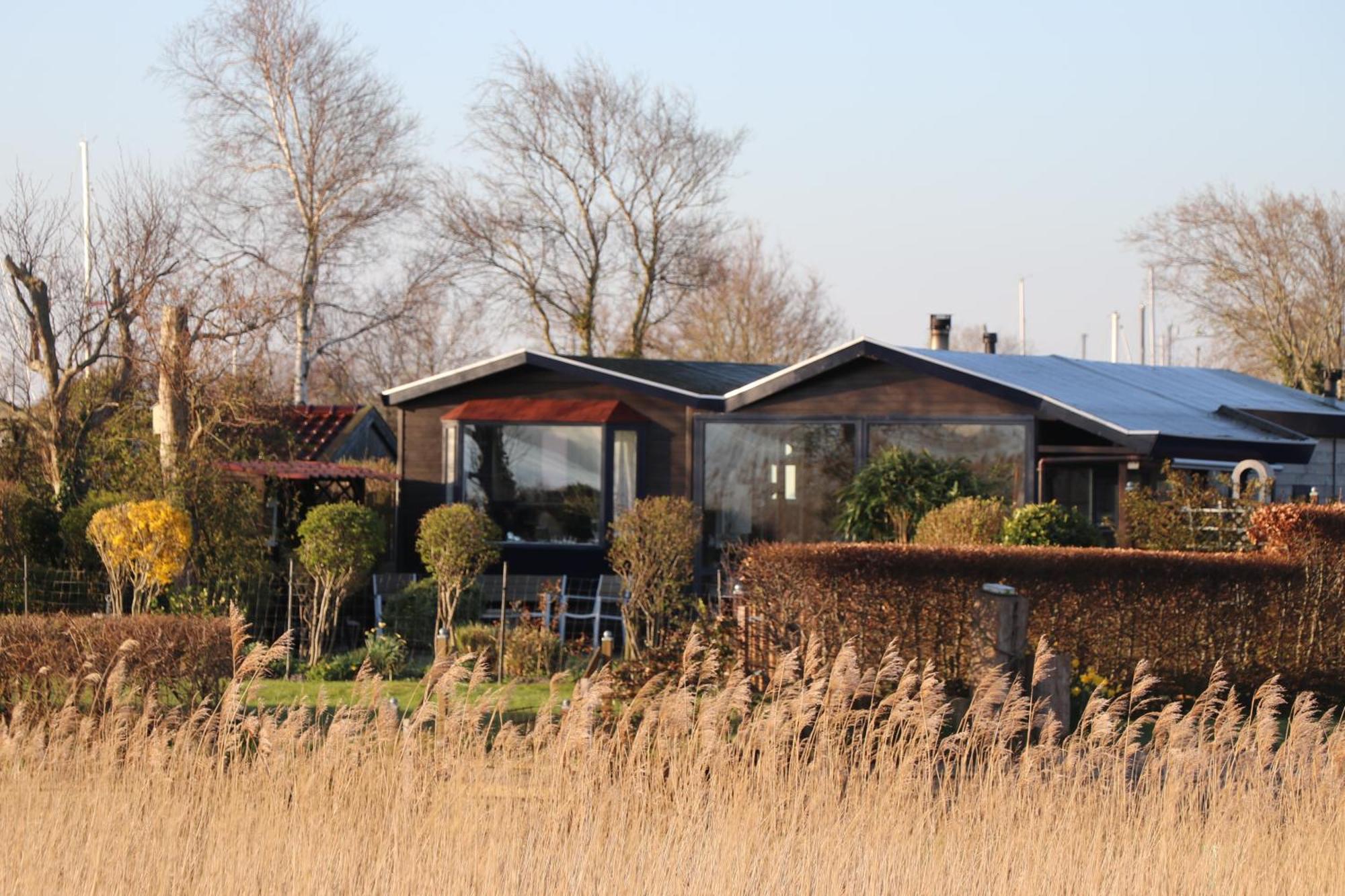 House Marijke With Winter Garden And Direct Access To The Lauwersmeer Anjum Exterior foto